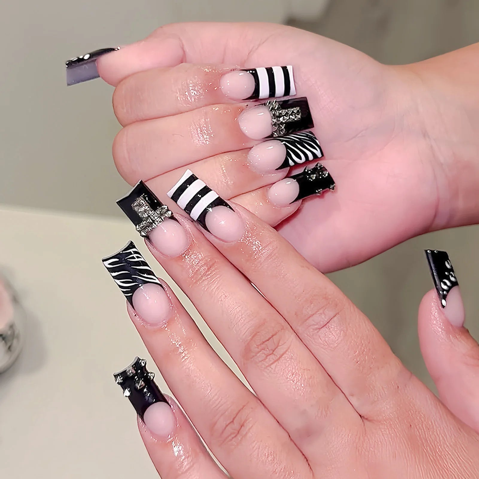 24Pcs Press On Nails Dark Style